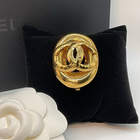 Chanel Gold Tone CC Logo Brooch - Picture 1 of 9